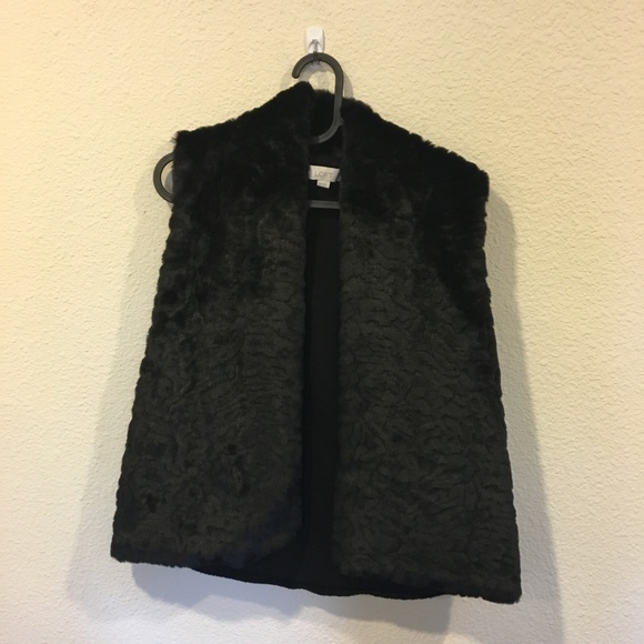LOFT Jackets & Blazers - LOFT black and white fur vest LOFT Jackets & Blazers - LOFT black and white fur vest